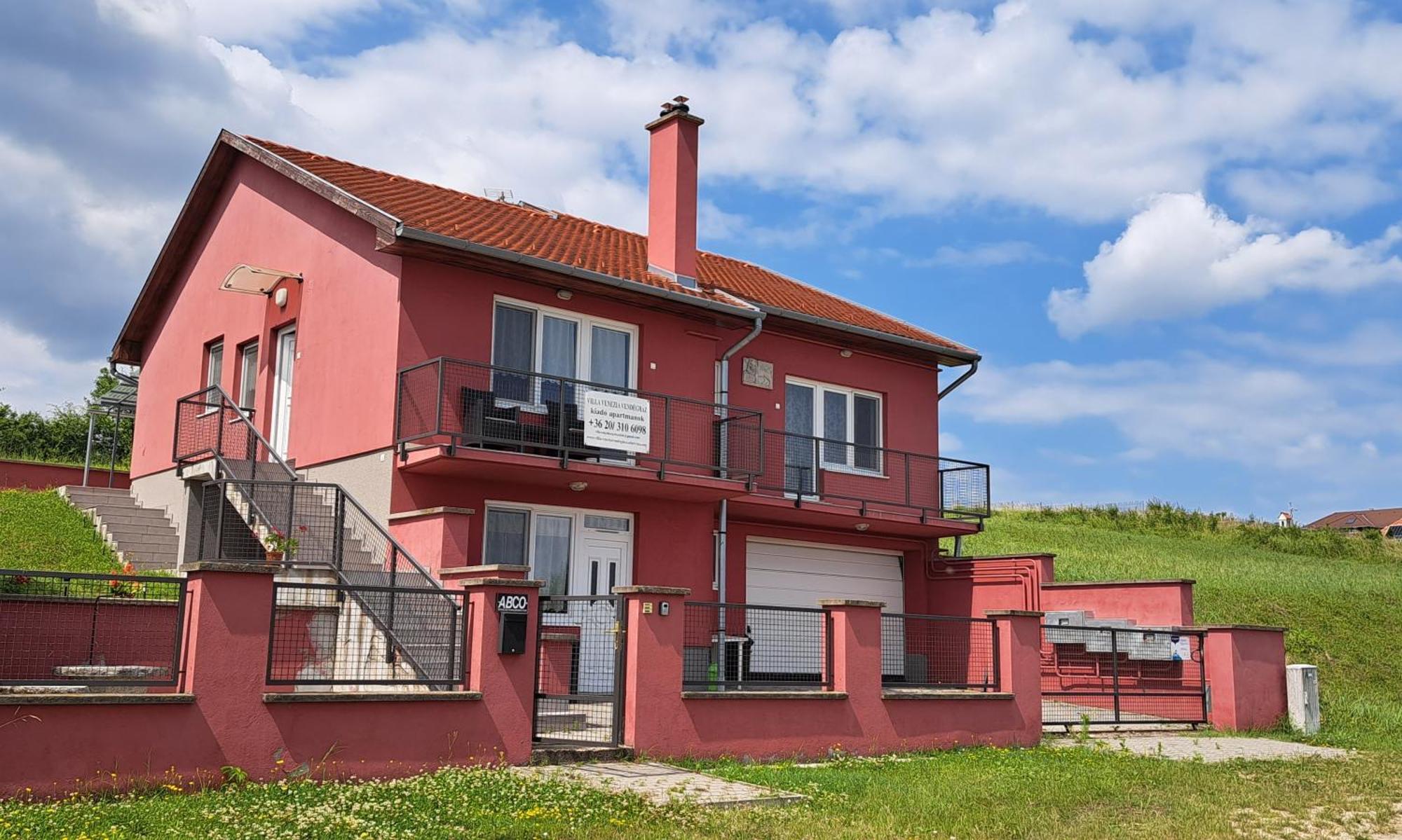 Villa Venezia Egerszalók Exteriör bild